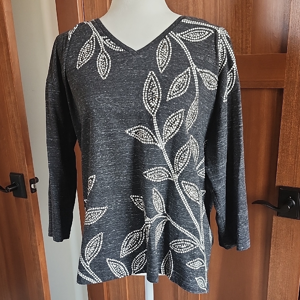 Chico's Charcoal and White Leaf Design Long Sleeve Top